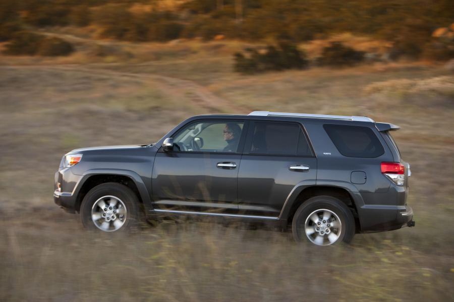  Toyota 4Runner 2010 года  (фото 50 из 84)